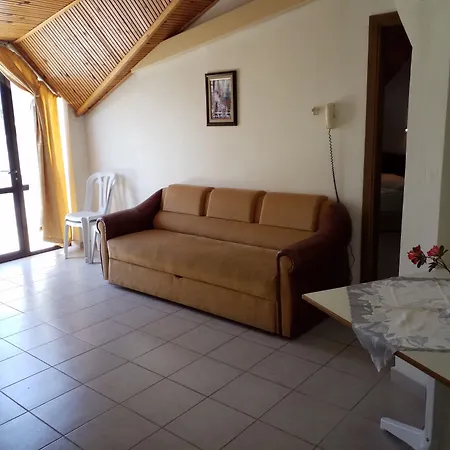 アパートホテル Kamelya