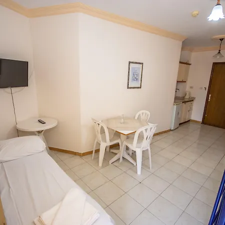 アパートホテル Kamelya