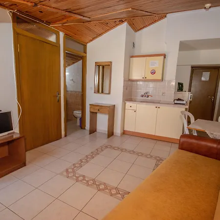 アパートホテル Kamelya