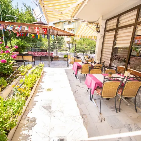 アパートホテル Kamelya 3*