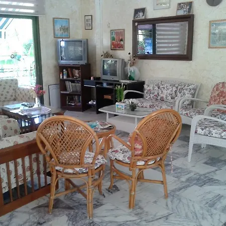 アパートホテル Kamelya