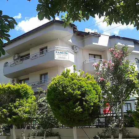 アパートホテル Kamelya