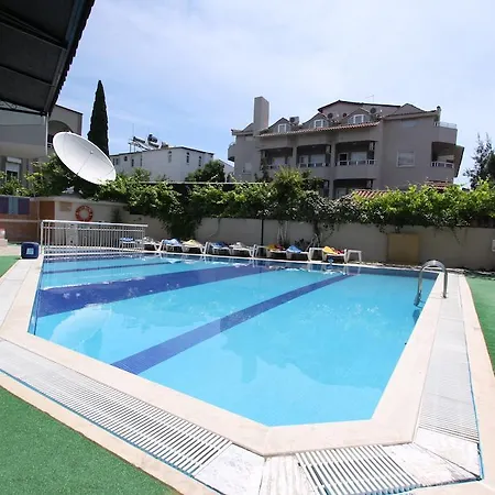 アパートホテル Kamelya 3*